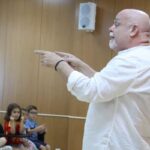 La sesión de narración oral ‘Mundo de papel’ de Aldo Méndez cierra el Biblioverano en Manzanares