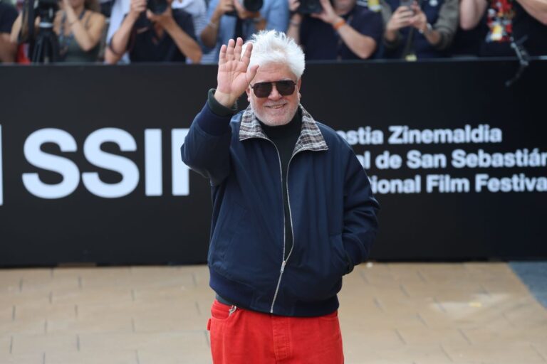 Almodóvar, sobre el Premio Donostia: «Llevo 24 horas con muchas emociones, al borde de las lágrimas»