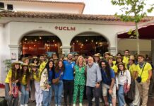 Los participantes de la Ruta Inti visitaron el estand de la UCLM en la Feria de Albacete