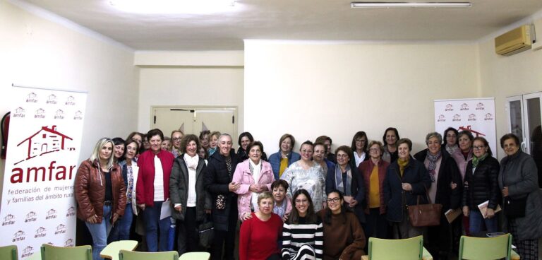 Una treintena de mujeres de AMFAR Campo de Criptana conoce la huella hídrica de los alimentos