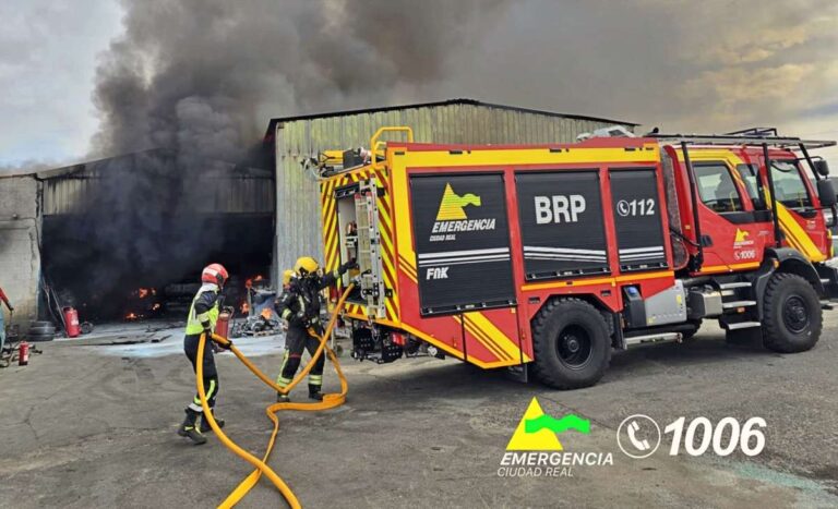 Extinguido el incendio originado en un desguace de Argamasilla de Calatrava