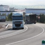 Muere el conductor de un camión tras salirse de la vía y volcar en la N-430 a su paso por Manzanares