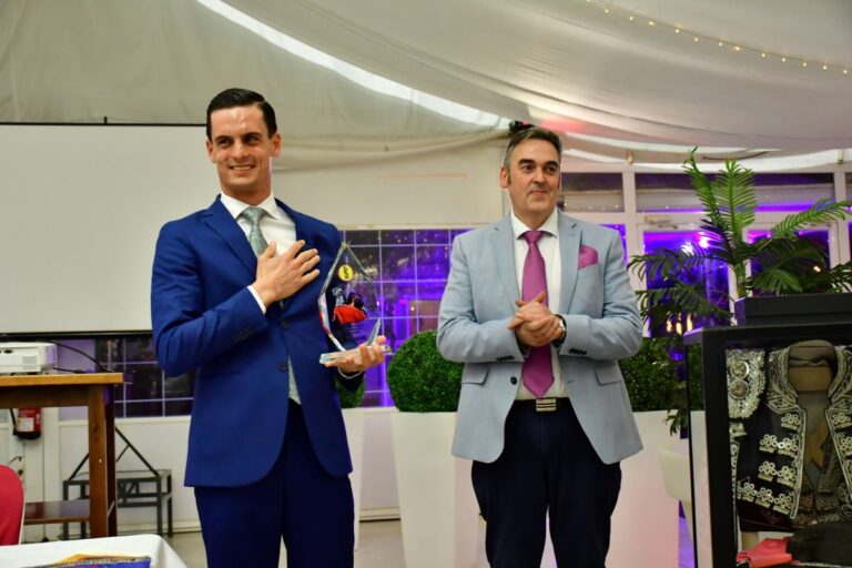 David Galván recoge en Manzanares el trofeo a la mejor faena de muleta de la feria