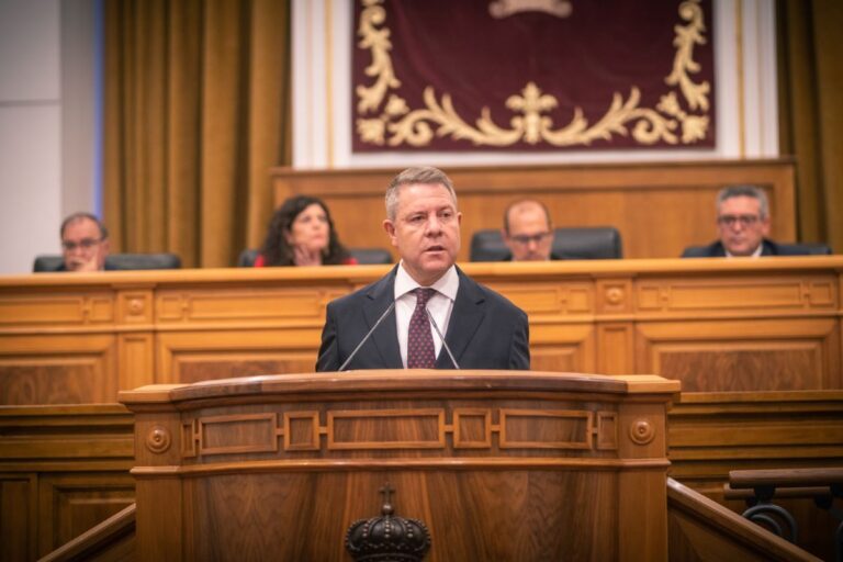 CLM firmará en noviembre con sindicatos y empresarios un pacto que movilizará 12.500 millones hasta 2030