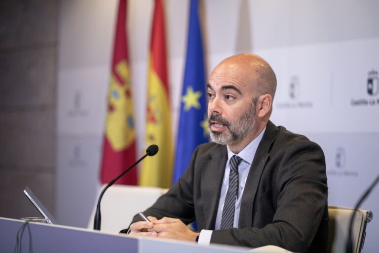 Cortázar carga contra quien habla de recortes en sanidad y defiende que «siempre que hay vacante se cubre»