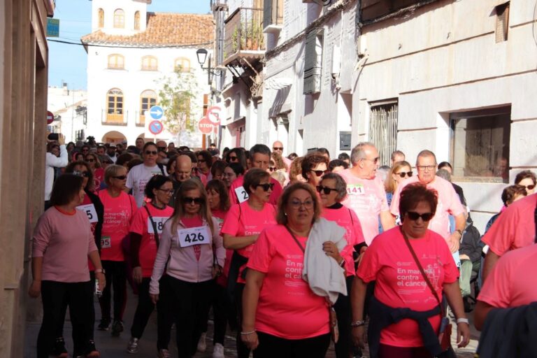 Manzanares se tiñe de rosa para visibilizar la lucha contra el cáncer de mama
