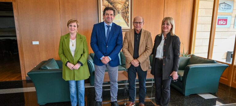Valverde avanza su intención de incorporar en el futuro a bodegas nacionales en las misiones comerciales de FENAVIN