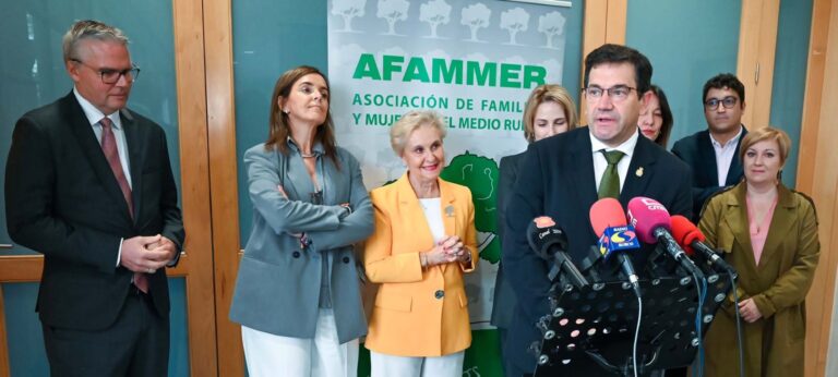 Miguel Ángel Valverde rechaza que el aeropuerto de Ciudad Real se convierta en un “acopiadero de inmigrantes indigno para cualquier ser humano”