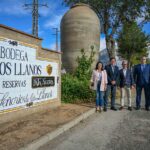Miguel Ángel Valverde visita la bodega “Señorío de los Llanos” en Valdepeñas para seguir trabajando en el fortalecimiento y optimización de FENAVIN