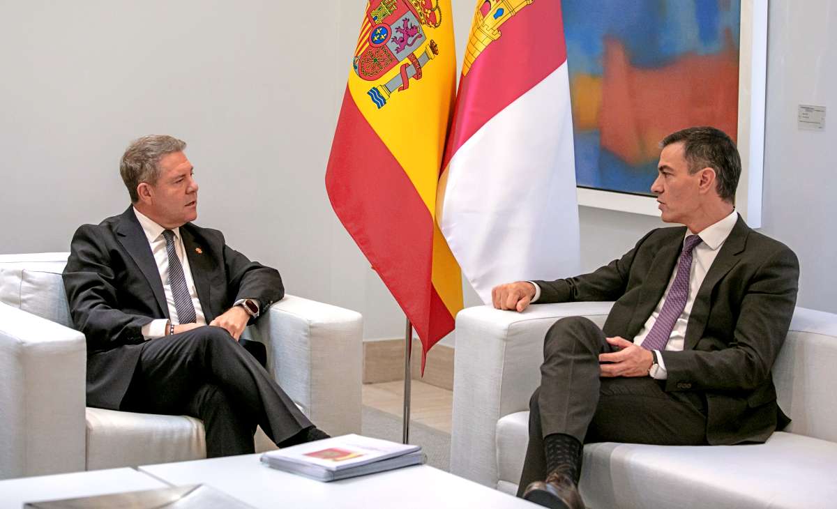 Page cumple 10 años al frente de Castilla-La Mancha en medio de su distanciamiento con Pedro Sánchez