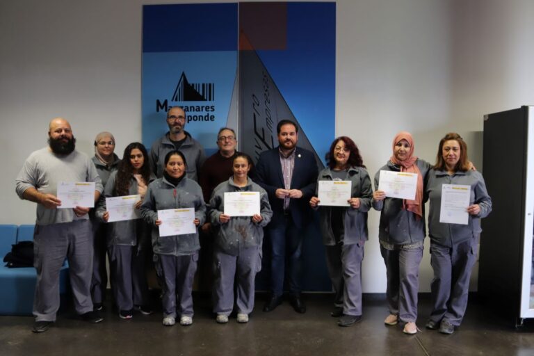 Ocho personas superan la formación en ‘Operaciones auxiliares de revestimientos continuos en construcción’ en Manzanares