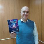 Juan Miguel GS Sánchez celebra el lanzamiento de su nuevo libro en la biblioteca de Manzanares