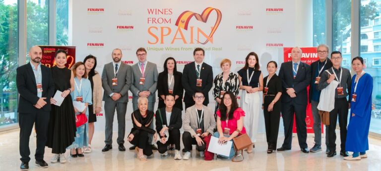 Valverde explica a importadores vietnamitas en Ho Chi Minh por qué FENAVIN es la feria del vino español más importante del mundo