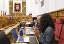 Autónomos, inmigración y DANA enfrentan a PSOE, PP y VOX en el pleno de las Cortes