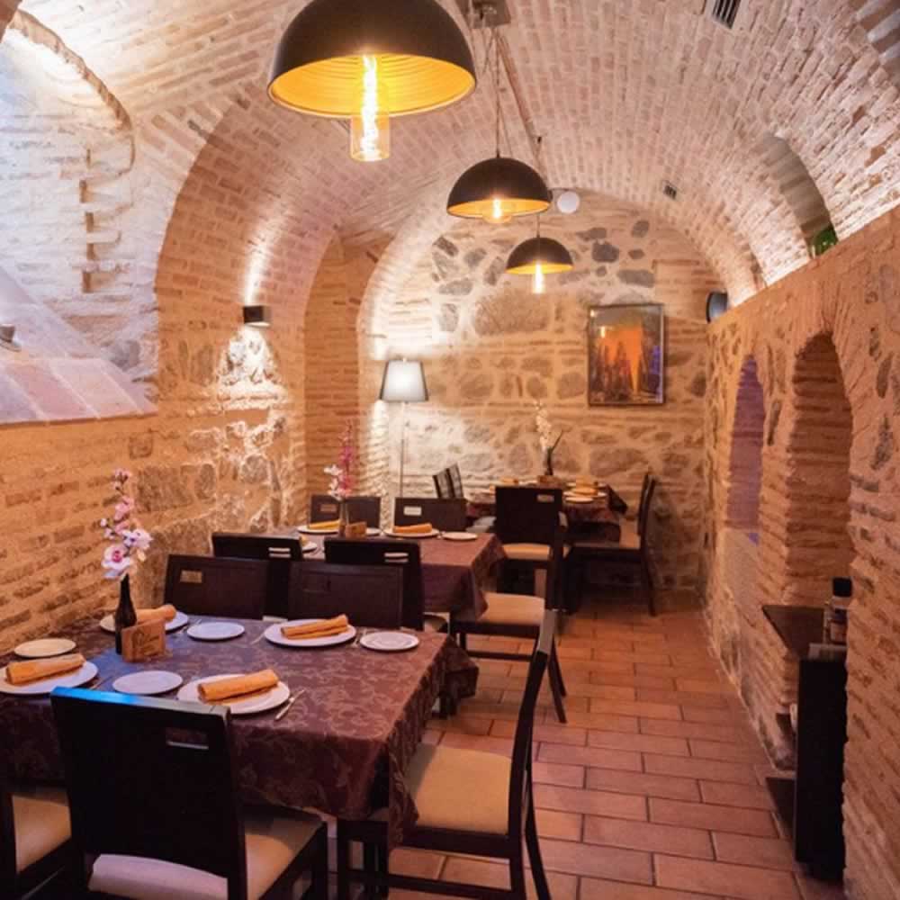 5 experiencias mágicas para comer en restaurantes cueva en Toledo