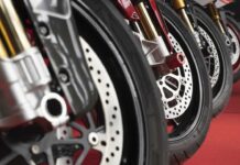 Fallece un motorista de 65 años tras precipitarse por un barranco en la N-322, en El Robledo