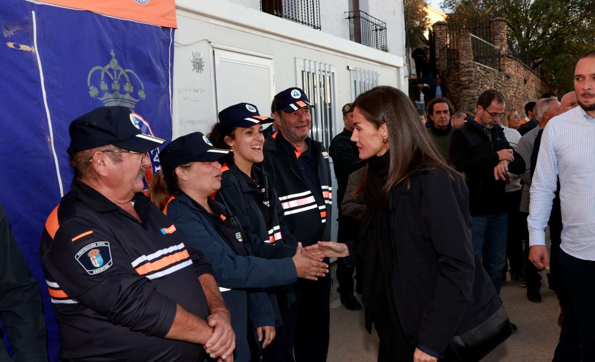 Los Reyes arropan a los letureños en su recorrido por los municipios afectados por la DANA