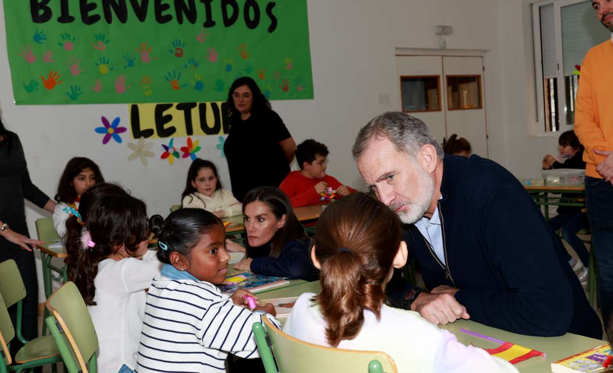 Los Reyes arropan a los letureños en su recorrido por los municipios afectados por la DANA