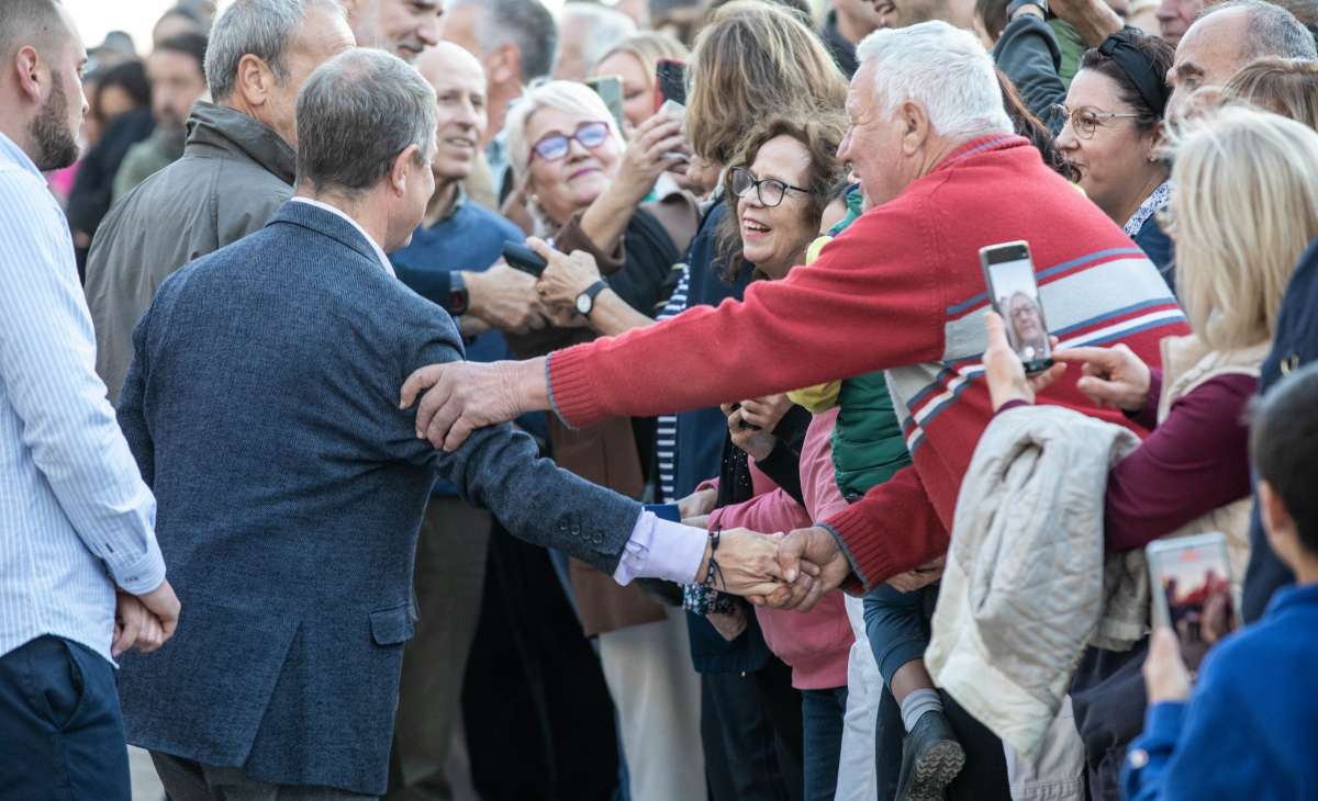 Los Reyes arropan a los letureños en su recorrido por los municipios afectados por la DANA