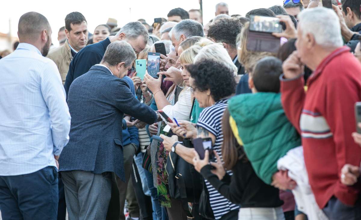 Los Reyes arropan a los letureños en su recorrido por los municipios afectados por la DANA