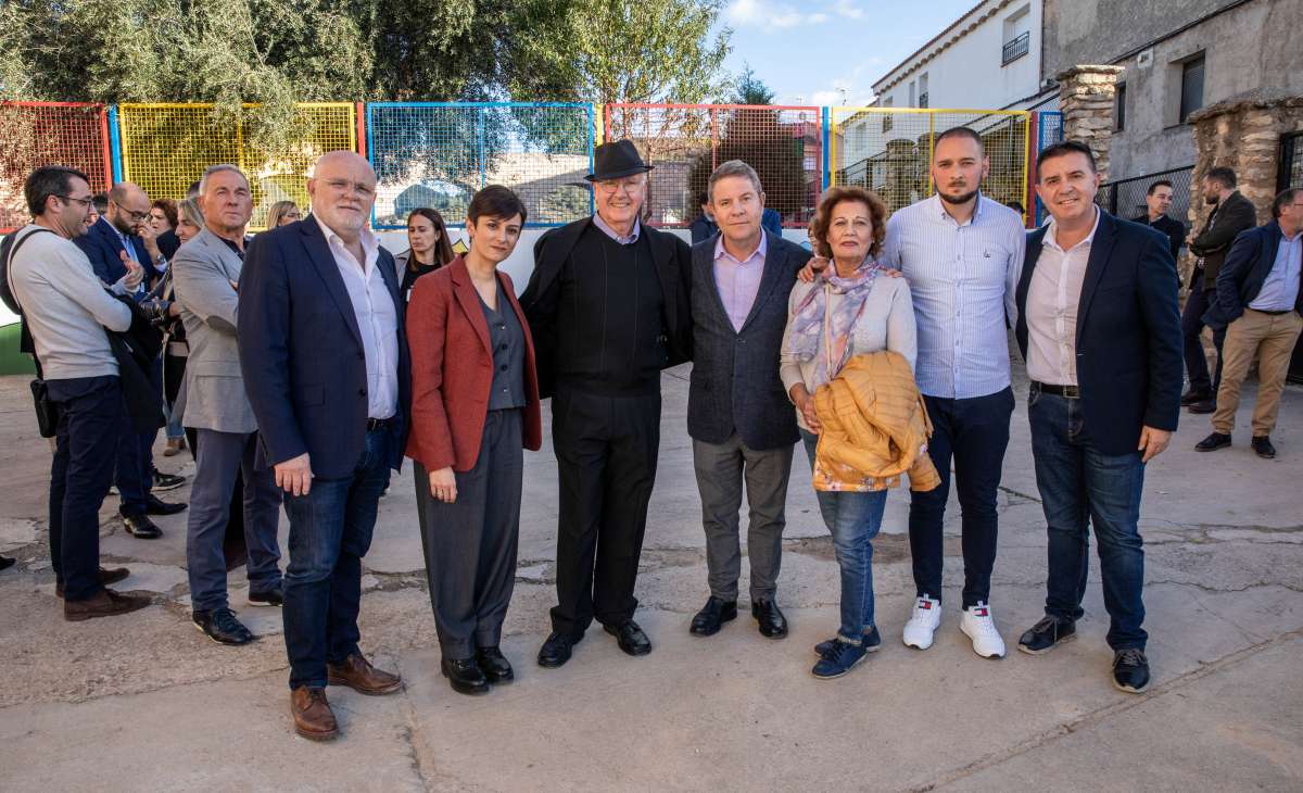 Los Reyes arropan a los letureños en su recorrido por los municipios afectados por la DANA