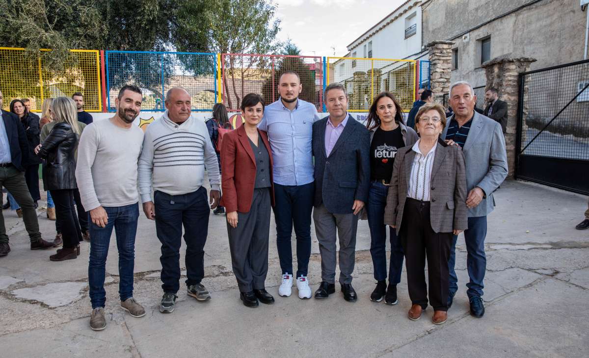 Los Reyes arropan a los letureños en su recorrido por los municipios afectados por la DANA