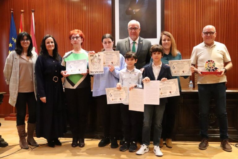 Manzanares celebra el Día de las Personas con Discapacidad: «El lenguaje universal del amor es el único que no entiende de barreras»