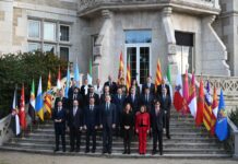 El Rey llega al Palacio de la Magdalena, saluda a las autoridades y se hacen la foto de familia de la Conferencia de Presidentes