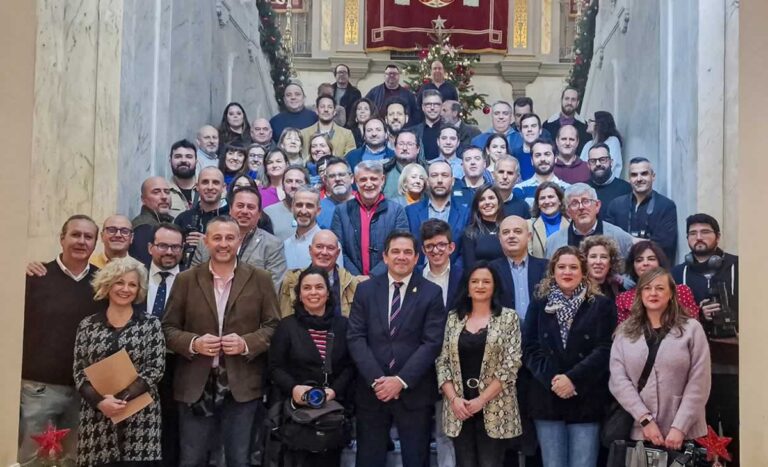Valverde sugiere a la prensa provincial en el encuentro navideño que refleje también «las cosas positivas de los pueblos»