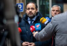 Núñez iguala a Sánchez con Page: «Uno no atiende a los presidentes autonómicos y otro da la espalda a los alcaldes»