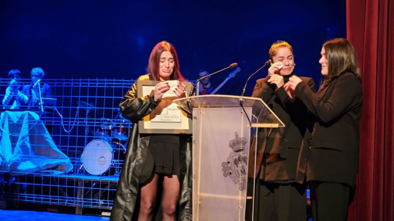 Con lágrimas de emoción, Tanxugueiras reciben en Manzanares el IV Galardón Nacional de Folklore ‘Juan Cañí’