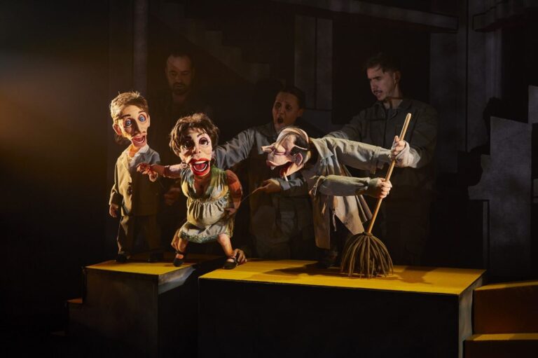 El Espejo Negro traslada ‘El verdugo’ de Berlanga y Azcona al teatro de marionetas en Manzanares