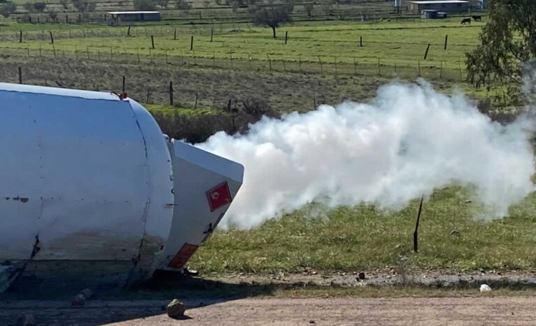 Accidentado en Alamillo un camión cisterna que transportaba gas propano