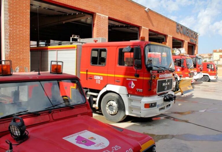 Bomberos de Motilla del Palancar sofocan un incendio cerca de un depósito de gasoil en Graja de Iniesta