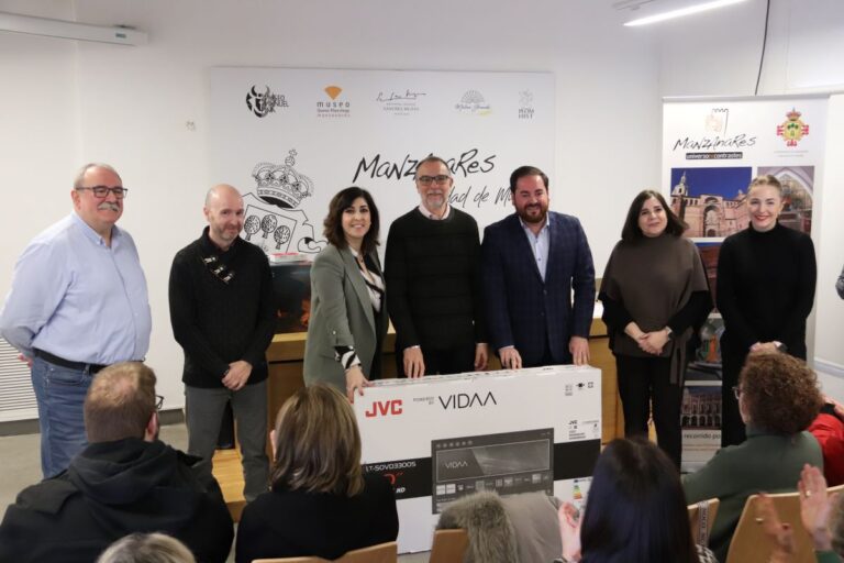 Los 36 regalos de la campaña navideña de Manzanares ya están con sus dueños