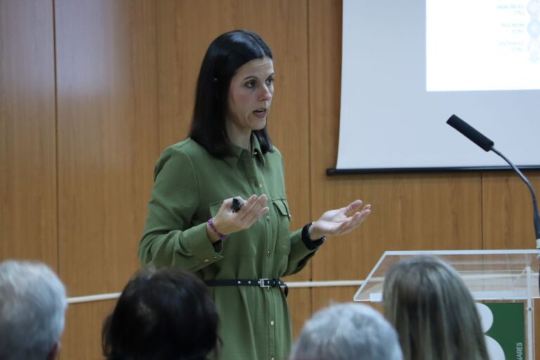La nutricionista Martínez desmiente desde Manzanares los mitos más extendidos sobre la nutrición y el cáncer