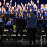 El coro de la Escuela de Música brilló en la gala solidaria de Manos Unidas en Manzanares
