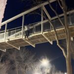 Denunciado un vecino de La Solana por hacer dominadas colgado de un puente de 9 metros de altura