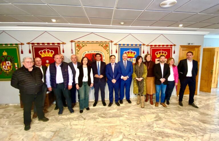 La Junta renovará su apoyo a Fenavin colaborando con la Diputación de Ciudad Real
