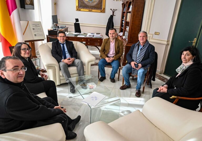 El presidente de la Diputación de Ciudad Real renueva su compromiso con la Semana Santa de la capital