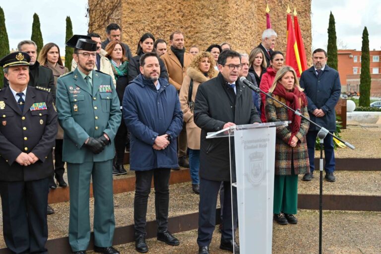 Ciudad Real expresa su compromiso con la paz y honra la memoria de las víctimas del terrorismo en el 21 aniversario del 11M