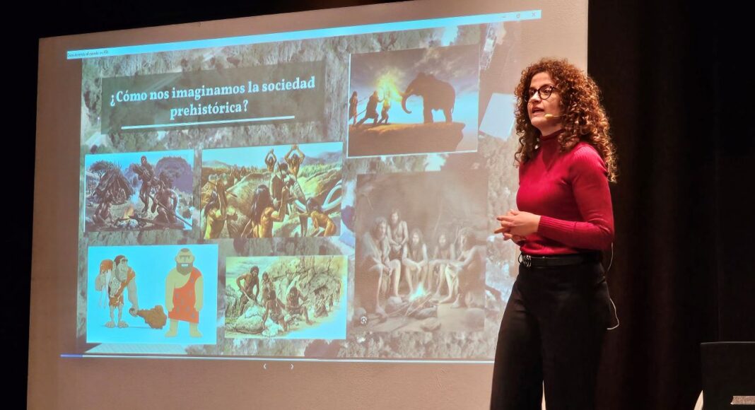 Charla la mujer en el paleolítico
