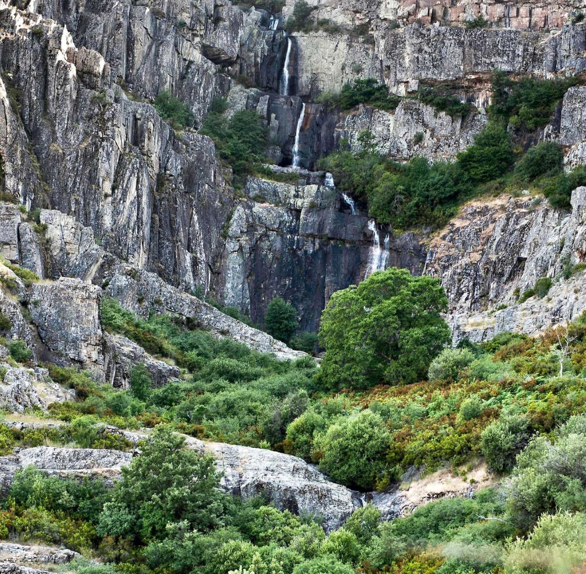 La ruta de senderismo en Guadalajara que termina en una enorme cascada y es apta para niños