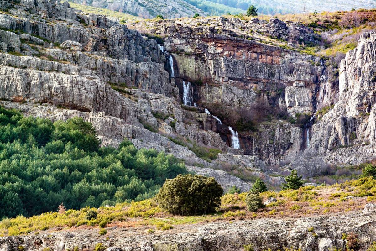 La ruta de senderismo en Guadalajara que termina en una enorme cascada y es apta para niños