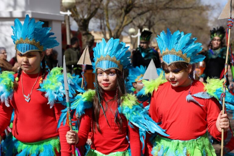 Aluvión de aplausos y gestos de ternura en el concurso de disfraces infantil de Manzanares
