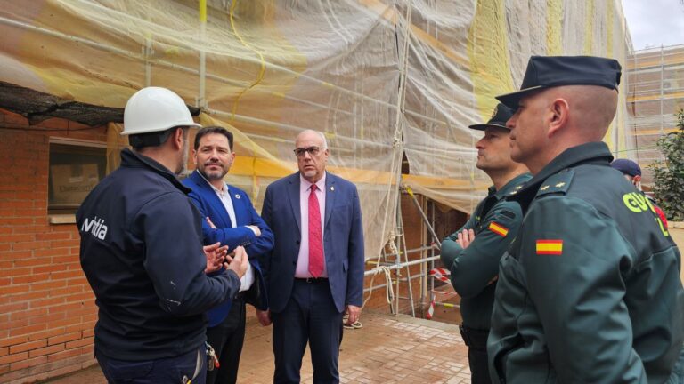 Broceño y Nieva visitan las obras de mejora de la eficiencia energética del cuartel de la Guardia Civil de Manzanares