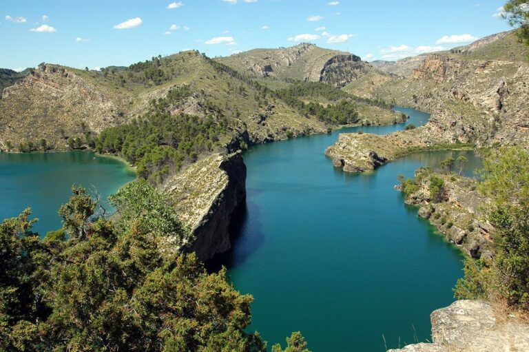 Aguas cristalinas y bosque: el paraíso natural escondido entre Cuenca y Guadalajara