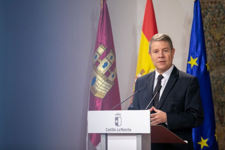 Page lamenta los insultos que está recibiendo Pilar Alegría en redes sociales: «No se lo merece nadie»