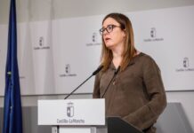 C-LM afea que el Gobierno «facilite» a Junts decidir si «expulsa» o no a inmigrantes