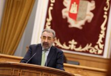 PP y Vox piden la dimisión de Sanz por su «desprecio» a los sanitarios mientras PSOE presume de gestión